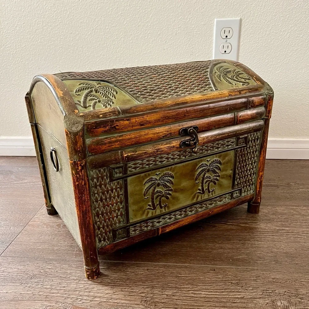 Vintage-Inspired Palm Motif Decorative Storage Trunk - Green and Brown